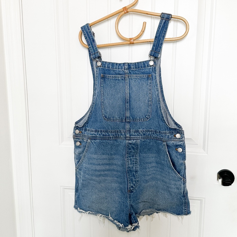 NEW Vintage-Inspired Style! Madewell Frayed Hem Denim Shortalls - Size M